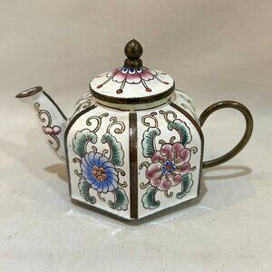 VTG Mini Teapot Chinese B Yee Enamel and Brass CLOISONNE Hexagonal Floral 2 5/8"